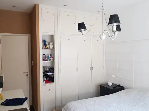 Casa tipo challet, 5 ambientes exceletne ubicacion Villa Sarmiento