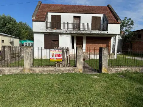 Vendo Casa y Galpón en Caseros, Entre Ríos.