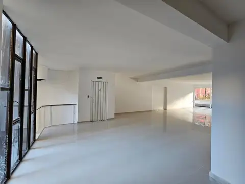 Oficina 6 ambientes con 3 baños