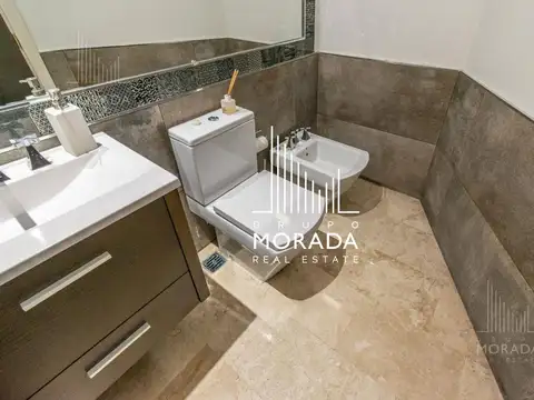 Casa en Venta con 4 cocheras