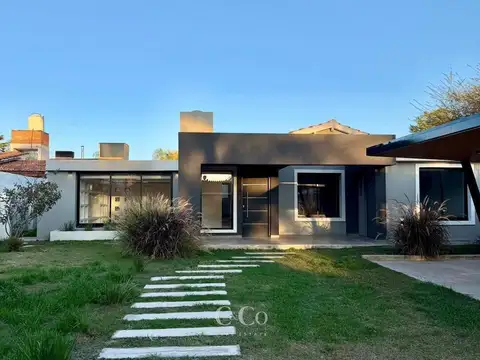 Casa 7 ambientes con 3 baños