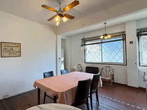 Casa en venta sobre lote propio de 4 amb + jardin