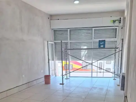 Alquilo local comercial en combate de San Lorenzo.