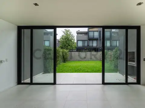 Dúplex 3 ambientes con jardín propio en Nuevo Beccar Central – Viví como en una casa