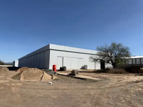 Galpón Premium1000 m2 en alquiler. Complejo cerrado. Los Boulevares