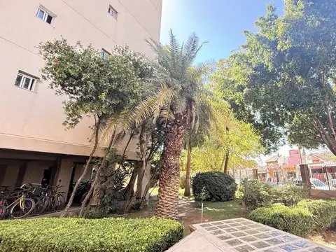 Charlone 600, Piso 7