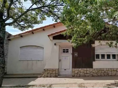 REMAX VENDE CASA EN MICRO CENTRO DE TOSTADO