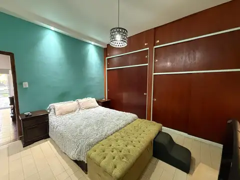 VENTA CASA 2 AMB JARDIN, COCHERA PILETA BERNAL