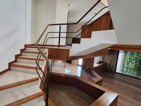 Venta - Casa 4 dormitorios - La Plata