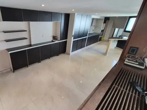 Casa 5 ambientes con 4 baños