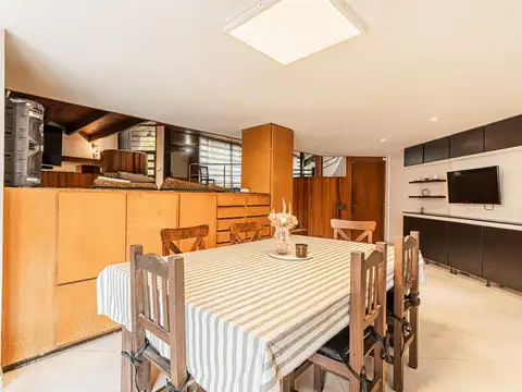 Casa en Venta con 2 cocheras
