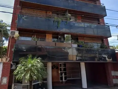 DEPARTAMENTO 3 AMBIENTES TERCER PISO CON BALCON AL FTE