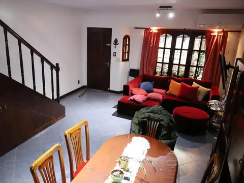 Depto Tipo Casa en Venta de 5 ambientes