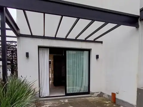 Depto Tipo Casa en Alquiler con 1 cocheras