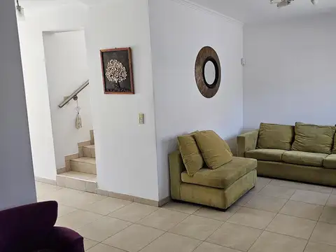 Casa 6 ambientes con 3 baños