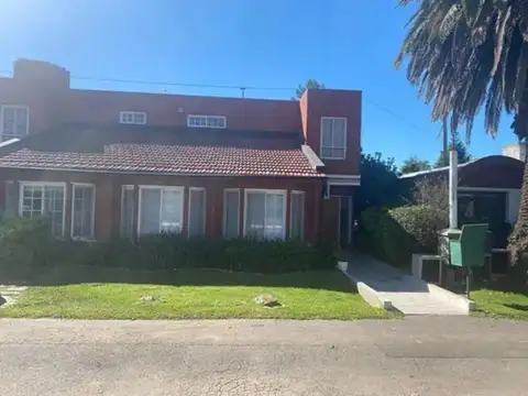 Venta Casa 6 ambientes Barrio El Venado I Permuta