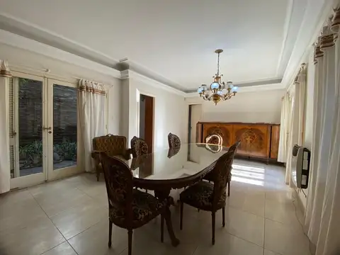 Casa 5 ambientes con 3 baños