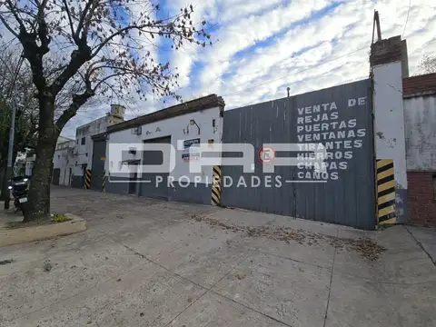 ALQUILER GALPÓN DE DOBLE LOTE CON ENTRADA PARA CAMIONES!