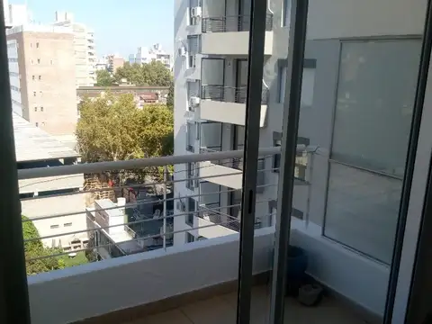 Monoambiente frente facultad medicina y odontología Santa Fe y Francia