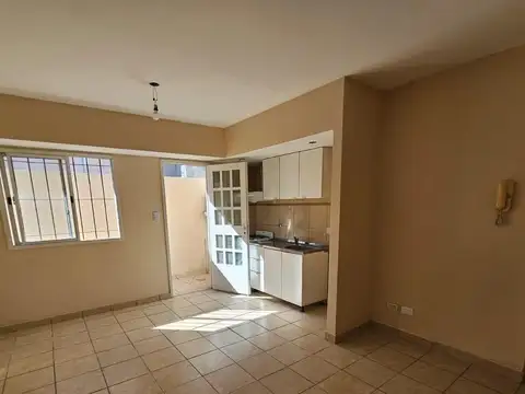 VENTA PH 2 AMBIENTES FDO. CON PATIO EN VILLA BALLESTER