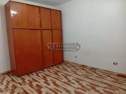 Casa 2 ambientes con 1 baño