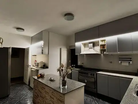 Casa en Venta con 4 cocheras