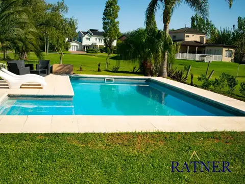 Casa en Venta con 4 cocheras