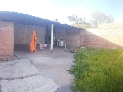 Casa en Alquiler con 3 cocheras