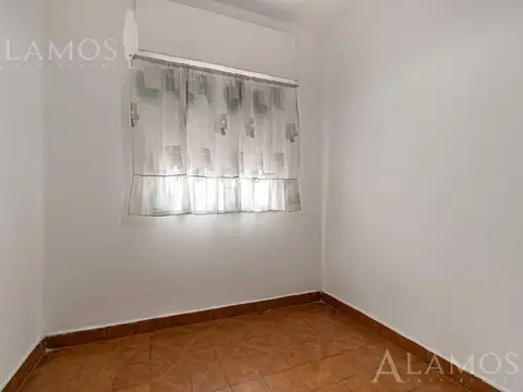 Casa 3 ambientes con parque en Villa Luzuriaga