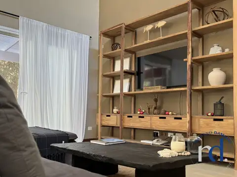 Casa 4 ambientes con 3 baños