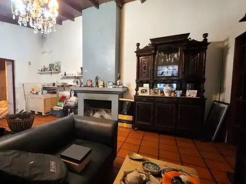Casa en Venta con 3 cocheras