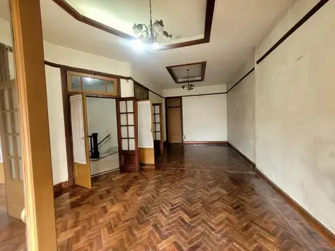 Depto Tipo Casa 6 ambientes con 2 baños