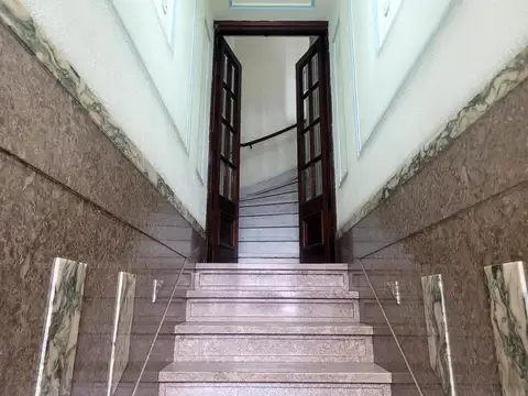 Depto Tipo Casa en Alquiler de 6 ambientes