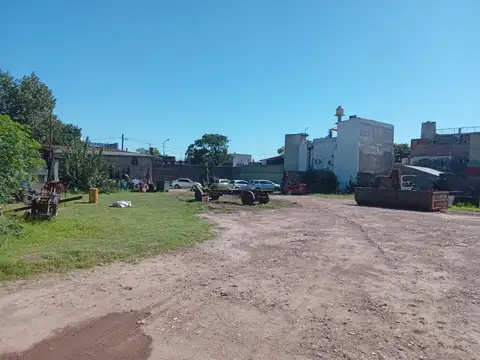 Excelente galpon con salida a 2 calles./ Todo rubro\ Todo destino