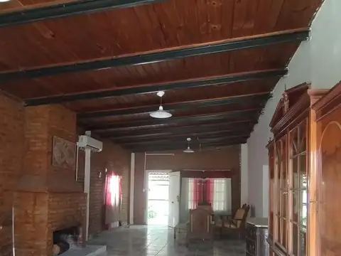Casa en Alquiler con 1 cochera