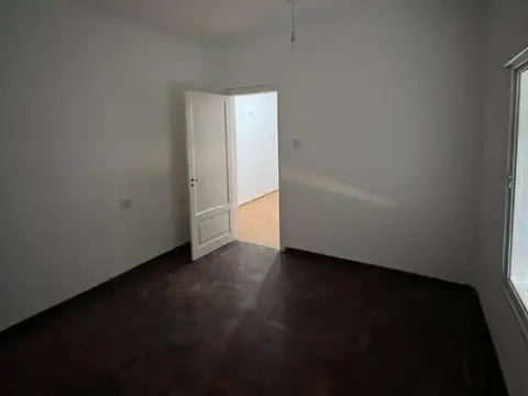 SE ALQUILA CASA DE 3 DORMITORIOS, PATIO Y ASADOR!