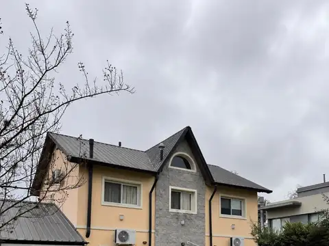 Casa 4 ambientes con 3 baños