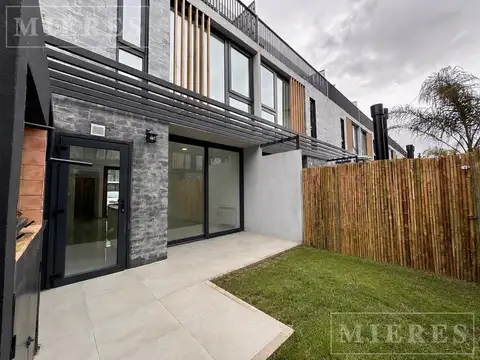 Casa en Alquiler con 1 cochera
