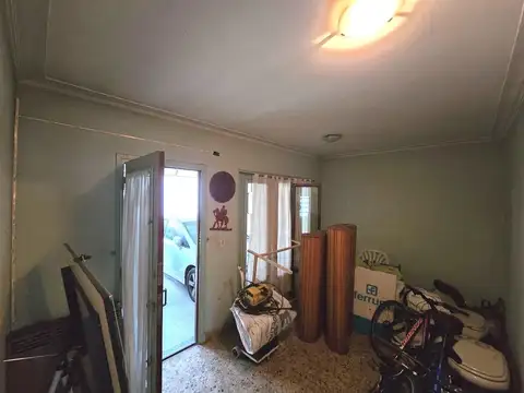 Guayaquil 1600, E/ S. de Malvinas y Ucrania