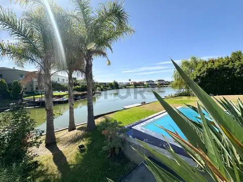 IMPECABLE CASA EN VENTA EN CABOS DEL LAGO.