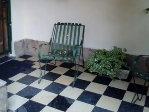 Casa 2 ambientes con 6 baños