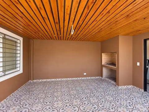 Casa en Alquiler con 2 cocheras