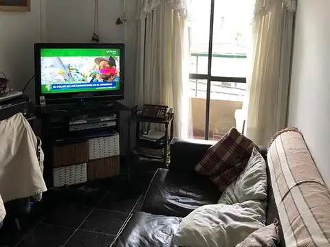 OPORTUNIDAD depto 2 amb c/terraza propia a mts estación