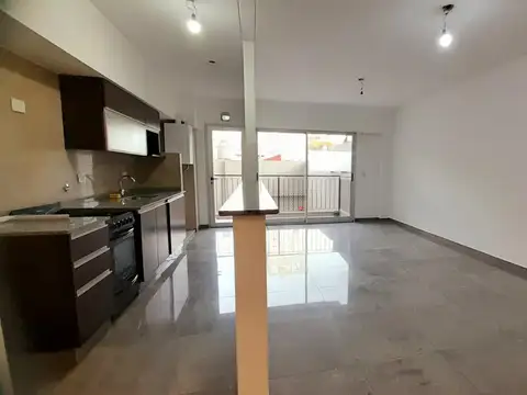 Florida Mitre - Amplio 2 amb en excelente estado, con balcón, 2 baños!