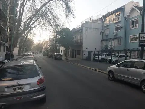EXCELENTE DEPARTAMENTO AL FRENTE AMPLIO LUMINOSO Y EN IMPECABLE UBICACION
