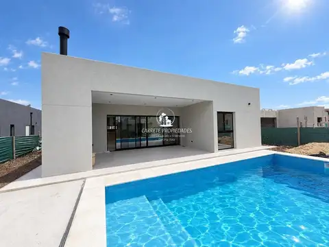 Casa en venta estilo Moderno con pileta. Barrio Santa Sofia. Pilar