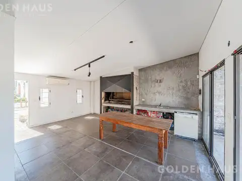 Casa 7 ambientes con 1 baño