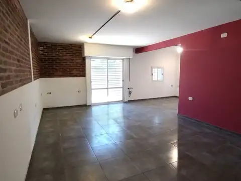 Casa en De Vicenzo Gde. Pilar con excelente acceso