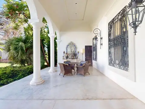 Casa en Venta con 6 cocheras