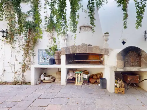 Casa en Venta con 6 cocheras